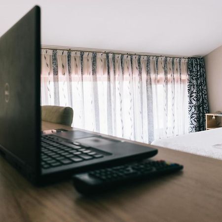 La Tusi Lovrin Hotell Eksteriør bilde