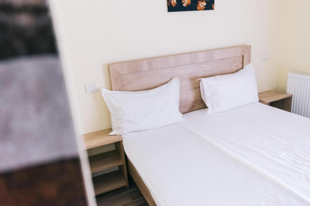La Tusi Lovrin Hotell Eksteriør bilde
