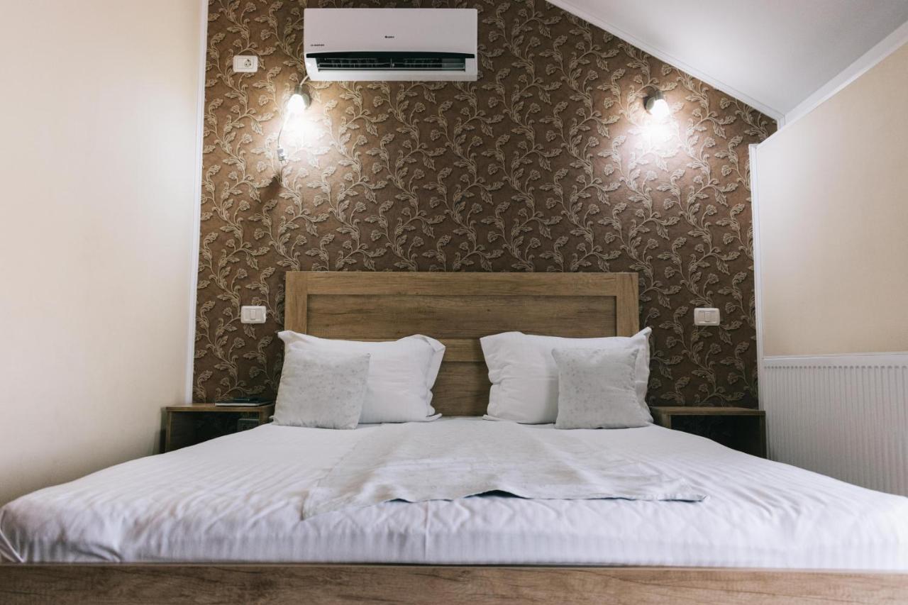 La Tusi Lovrin Hotell Eksteriør bilde