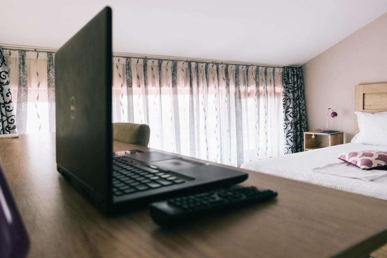 La Tusi Lovrin Hotell Eksteriør bilde